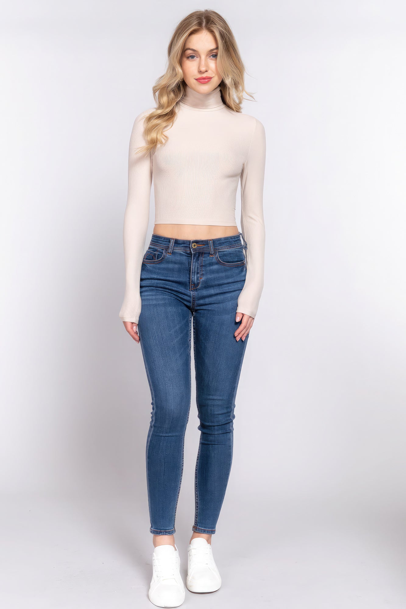 Long Sleeves Turtleneck Ribbed Knit Crop-Top