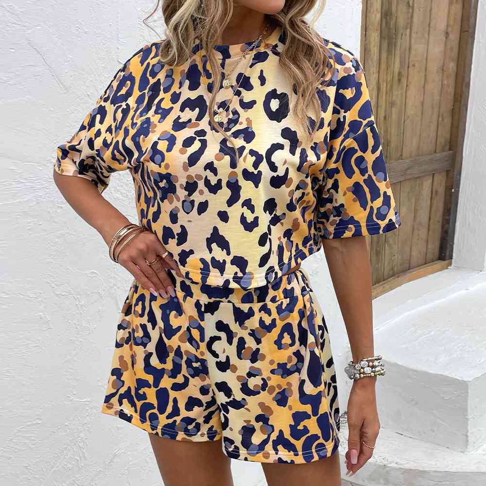 Printed Half Sleeves Top & Shorts Set (7501464502360)