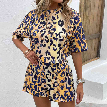 Printed Half Sleeves Top & Shorts Set (7501464502360)