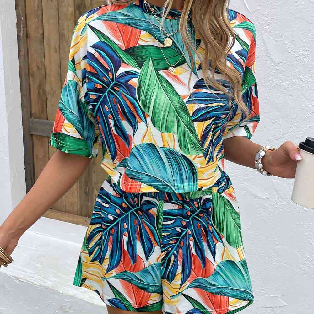 Printed Round Neck Dropped Shoulder Half Sleeve Top and Shorts Set (7501451493464)