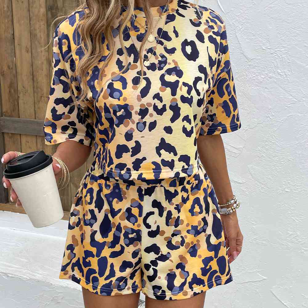 Printed Half Sleeves Top & Shorts Set (7501464502360)