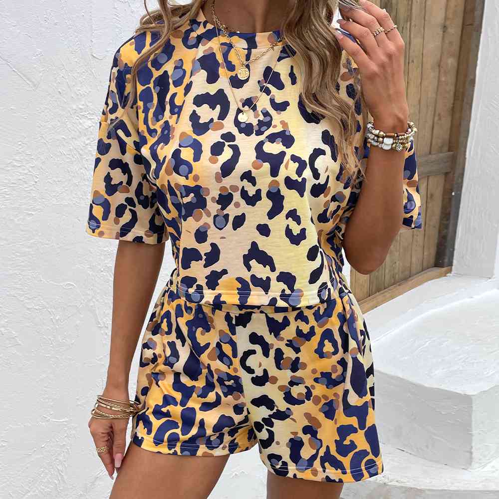 Printed Half Sleeves Top & Shorts Set (7501464502360)