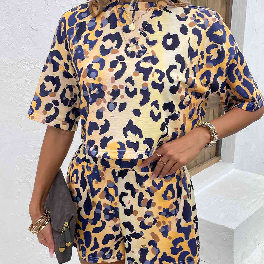Printed Half Sleeves Top & Shorts Set (7501464502360)